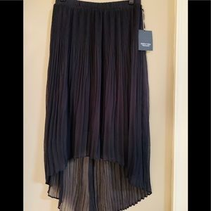 Women’s small Vera Wang high-low skirt